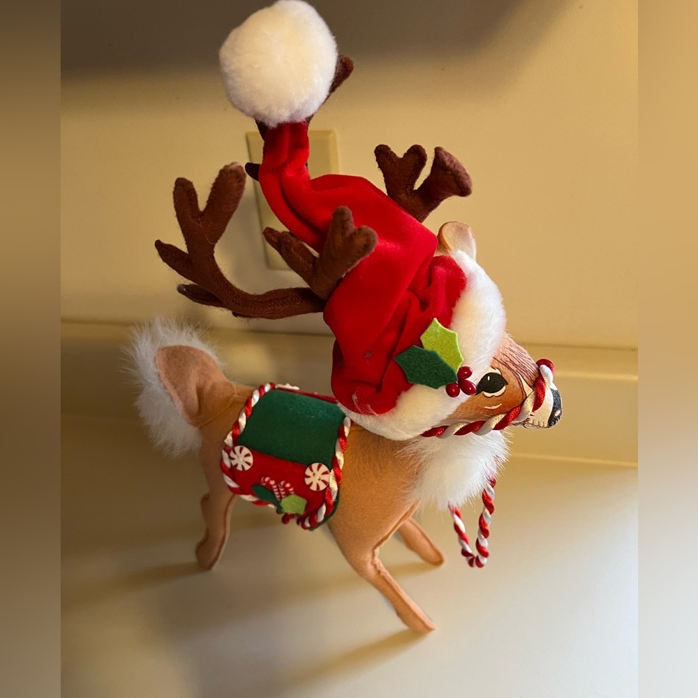 1’5”tall 91/2” long 2007 deer. Very good condition